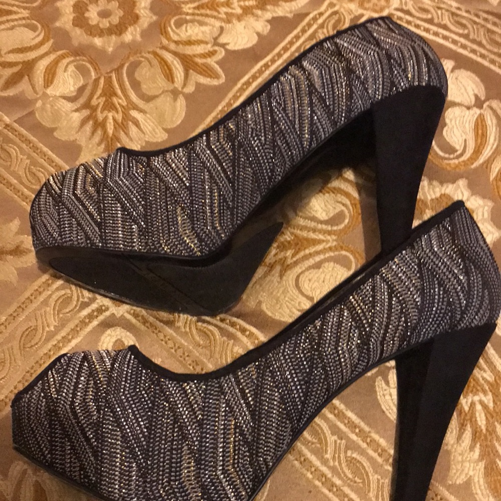 Shoes - Picture 2 of 4